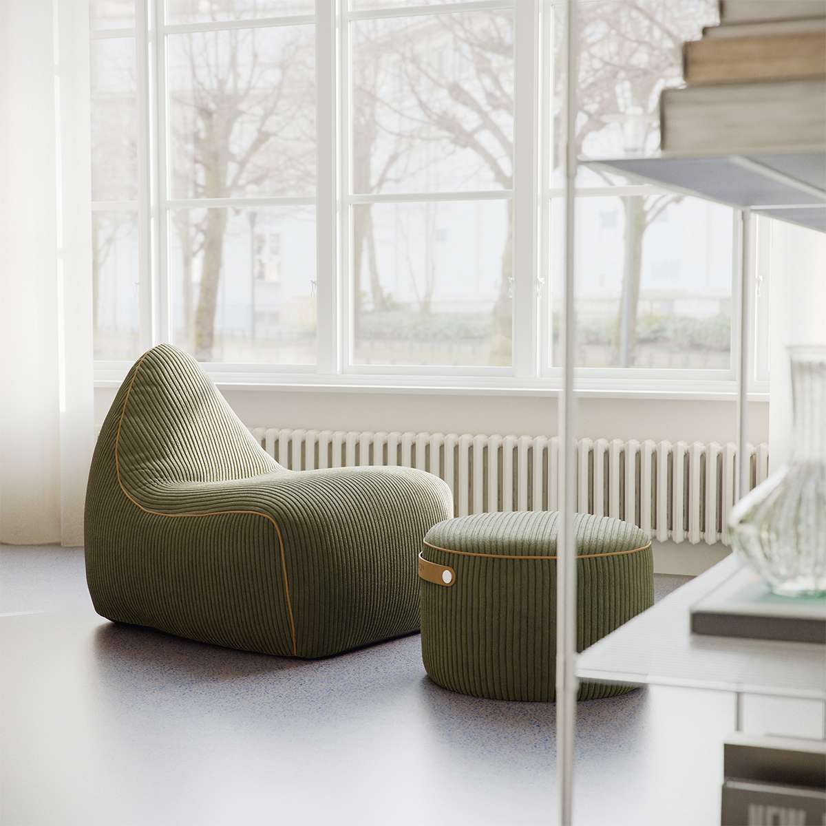 SACKit Pouf Indoor i rosa kordfløyel med rund form og myk kaldskumfylling.