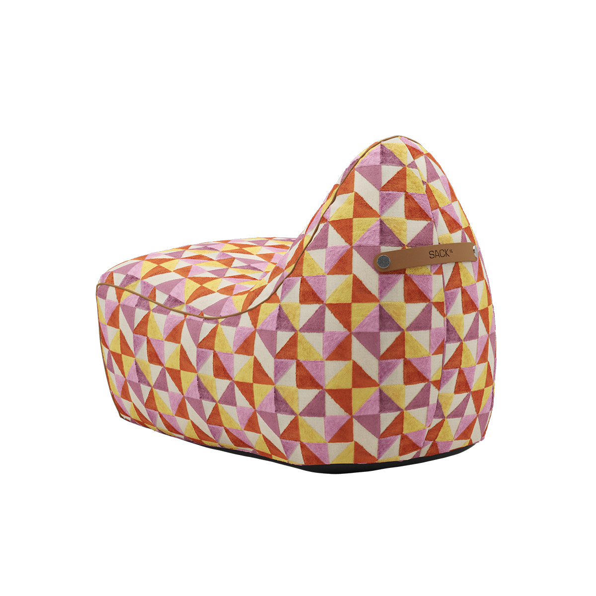 SACKit Chair Indoor i en formfast loungestol med kaldskum og sklisikker bunn i nøytral farge.