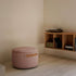 Rosa SACKit Pouf Indoor i kordfløyel med rund form og myk kaldskumfylling.