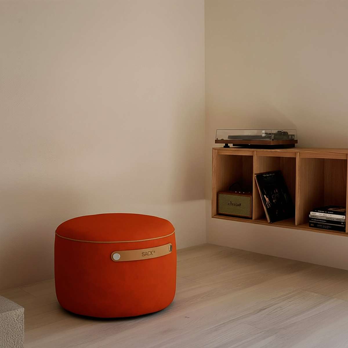 Rund SACKit Pouf Indoor i oransje Jaquard tekstil med kompakt form og myk overflate.
