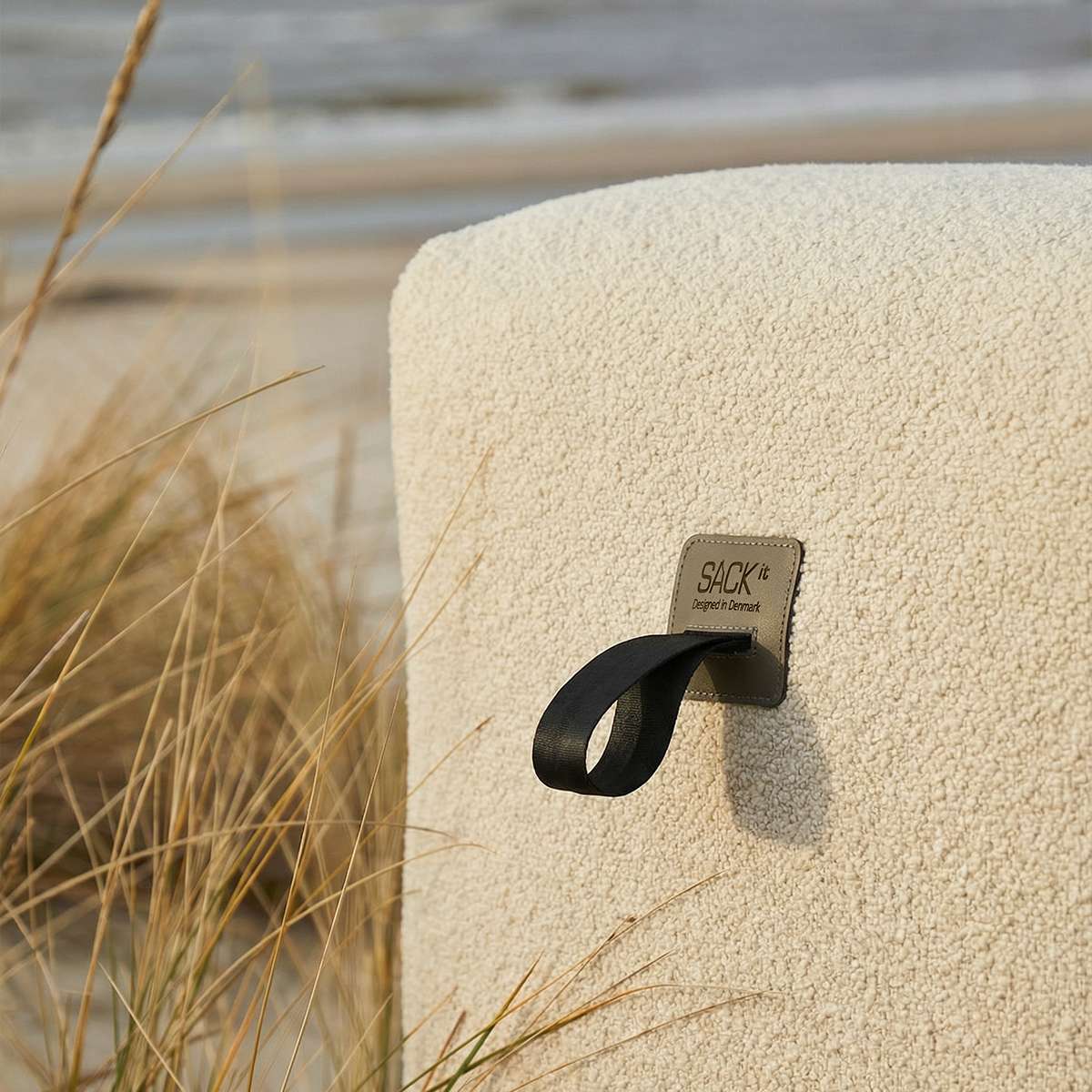 Soft Sofa Outdoor sete i boucle beige stoff, myk og formstabil utendørs sofa uten ramme.