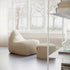 SACKit Chair & Pouf Indoor i myk Teddy Brown tekstil med rund puf og komfortabel stol.