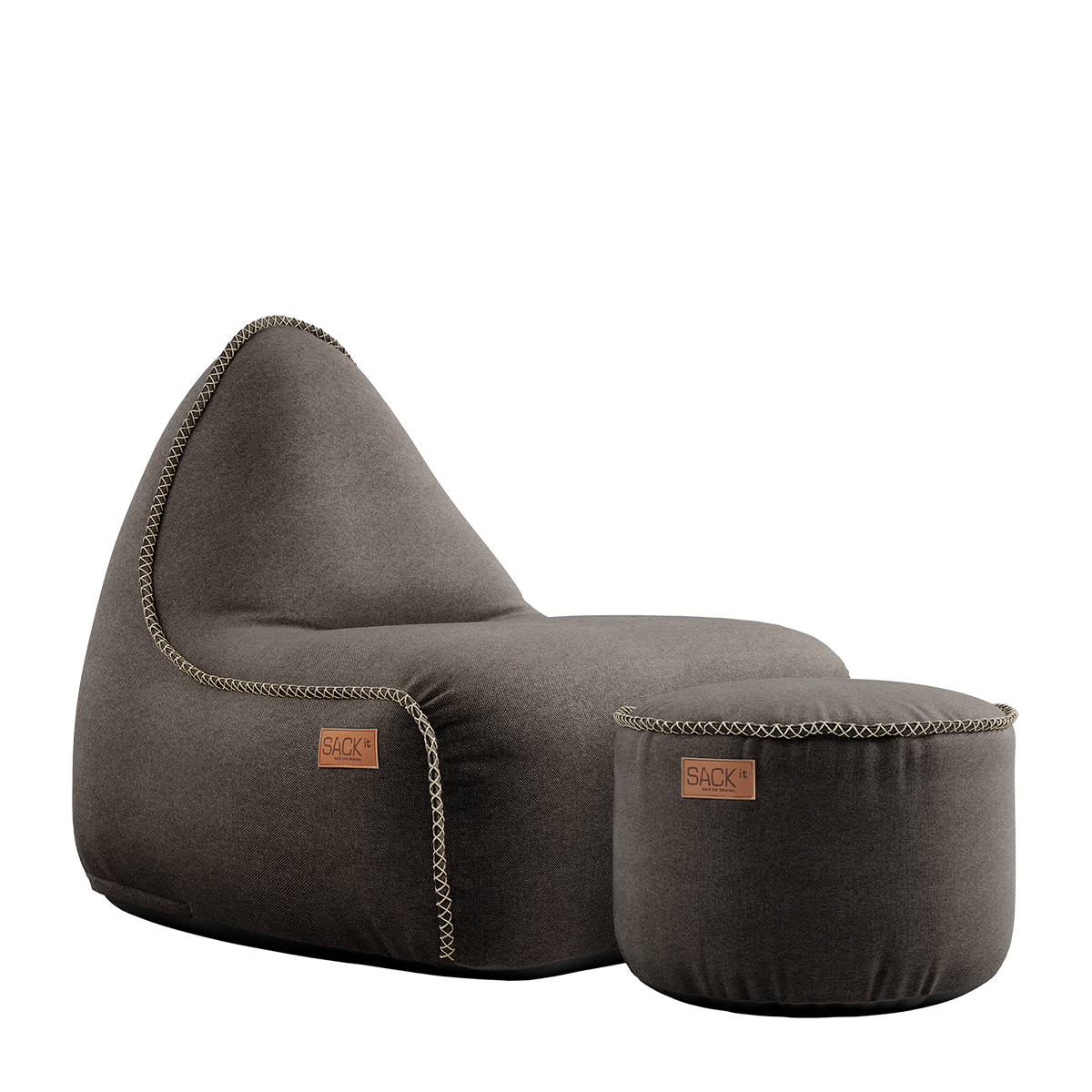 Canvas Lounge Chair og puf i brunt lerretstoff med myk, formstøttende design for innendørs bruk.
