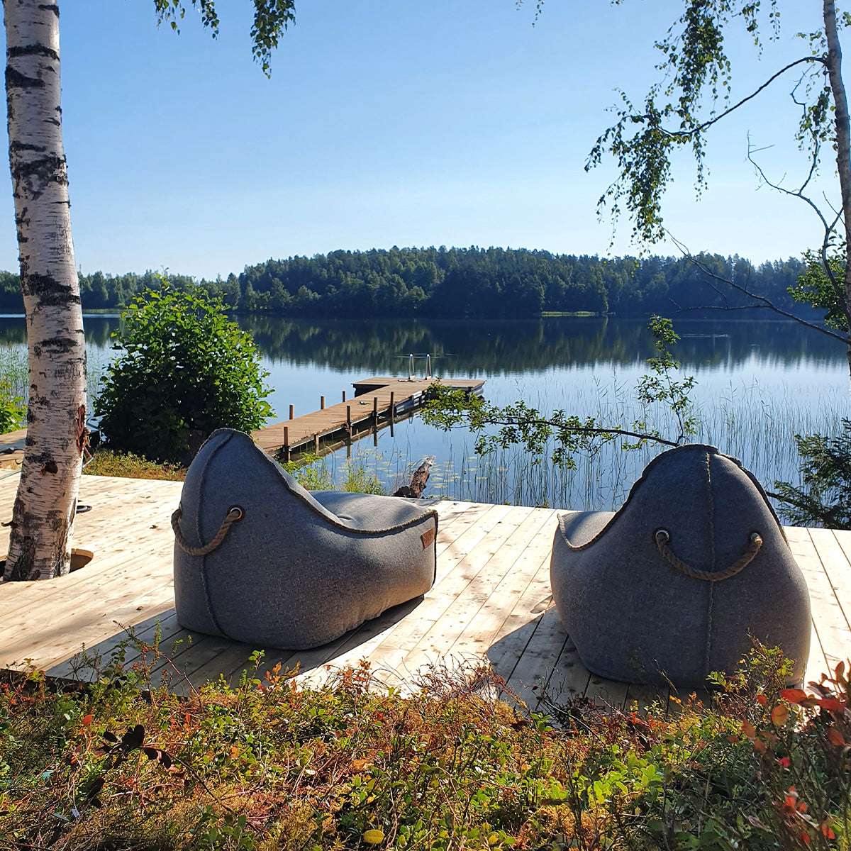 Cobana Lounge Chair og Pouf i grått, vanntett og holdbart stoff med dansk design.