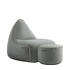 Grå Cura Lounge Chair & Pouf i resirkulert stoff med myk form og ryggstøtte.