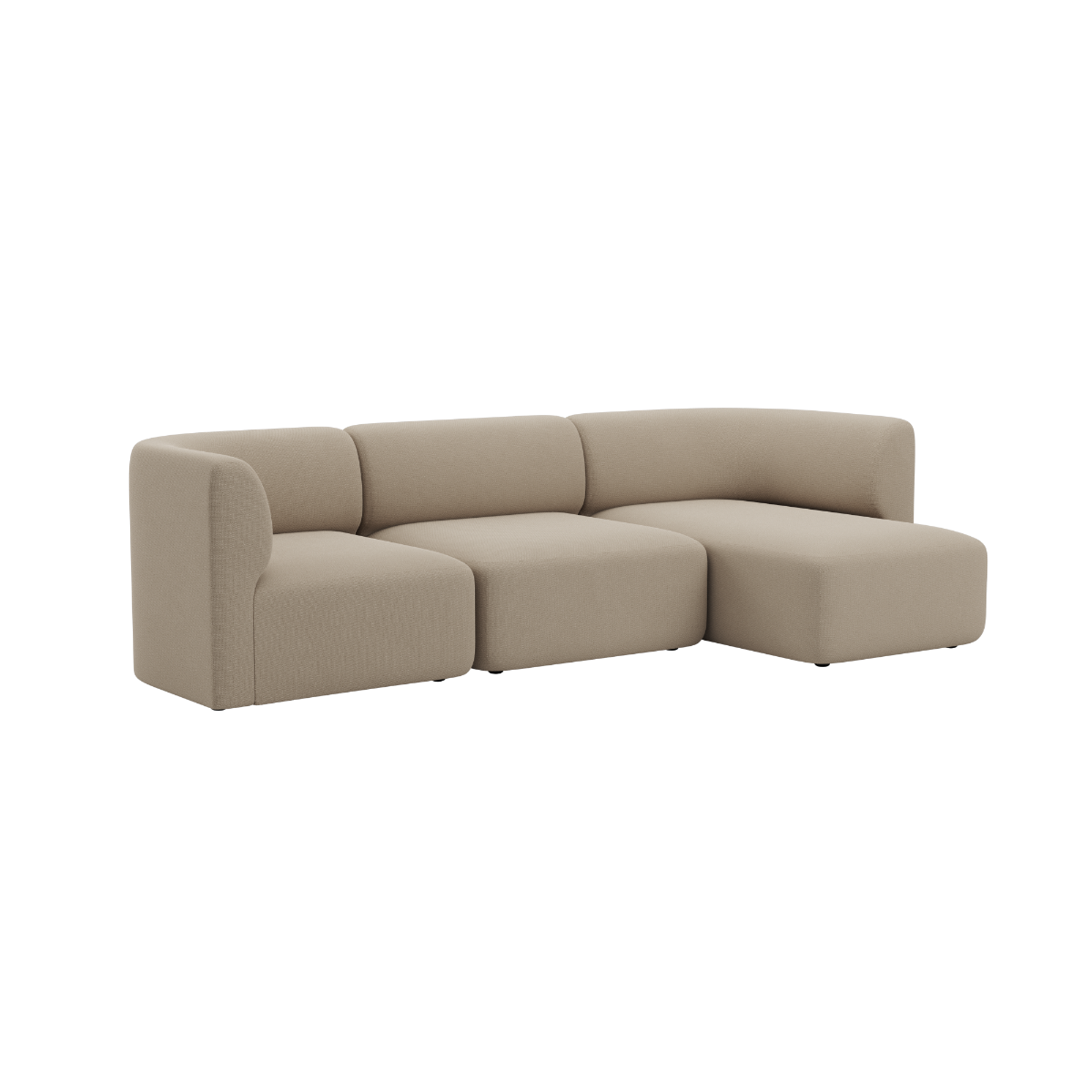 Beige modulsofa med tre sitteplasser og høyrevendt sjeselong fra sackit med myke avrundede former og skandinavisk design for innendørs bruk