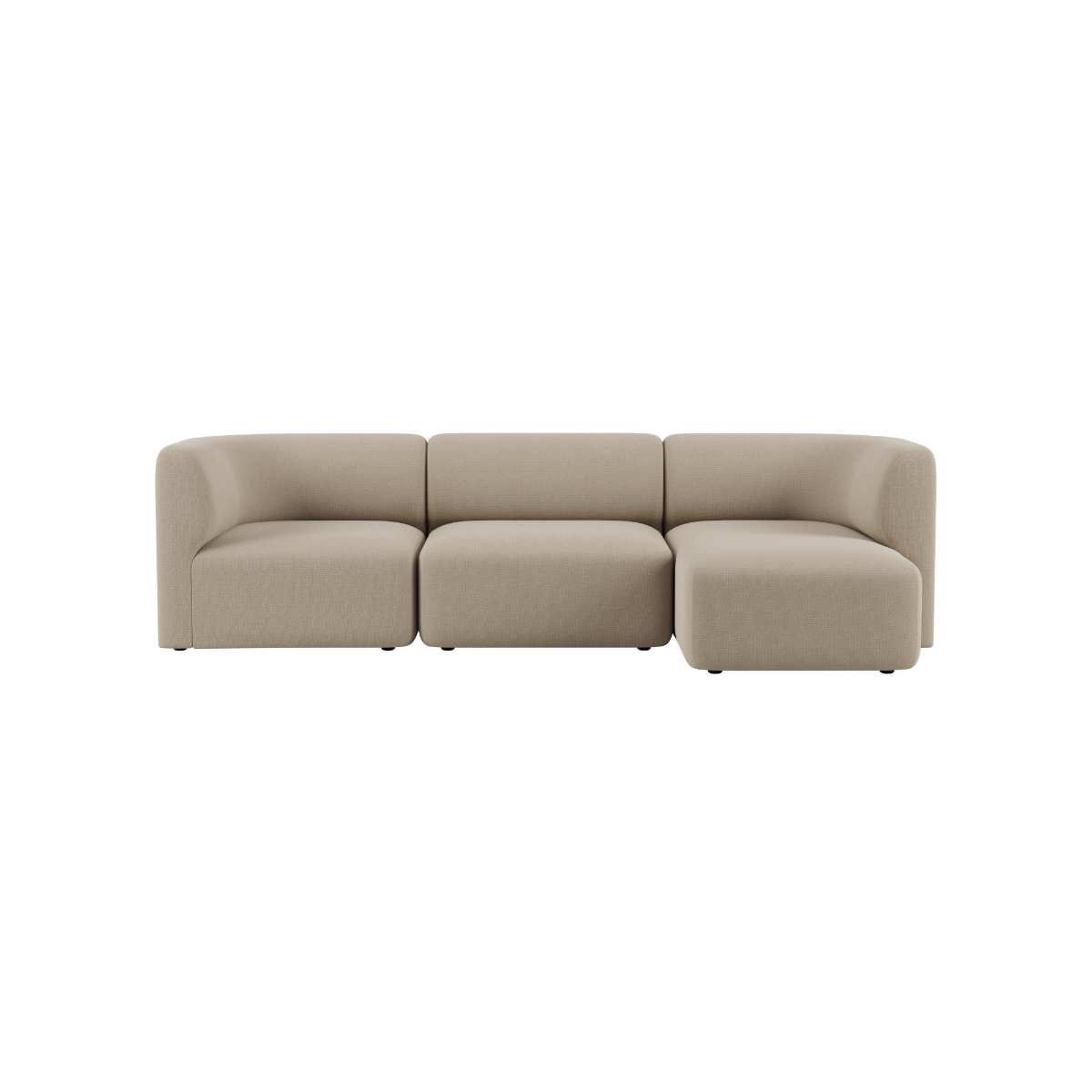 sackit Fjord sofa med tre seter og høyre sjeselong i beige tekstil med myke avrundede former og skandinavisk design