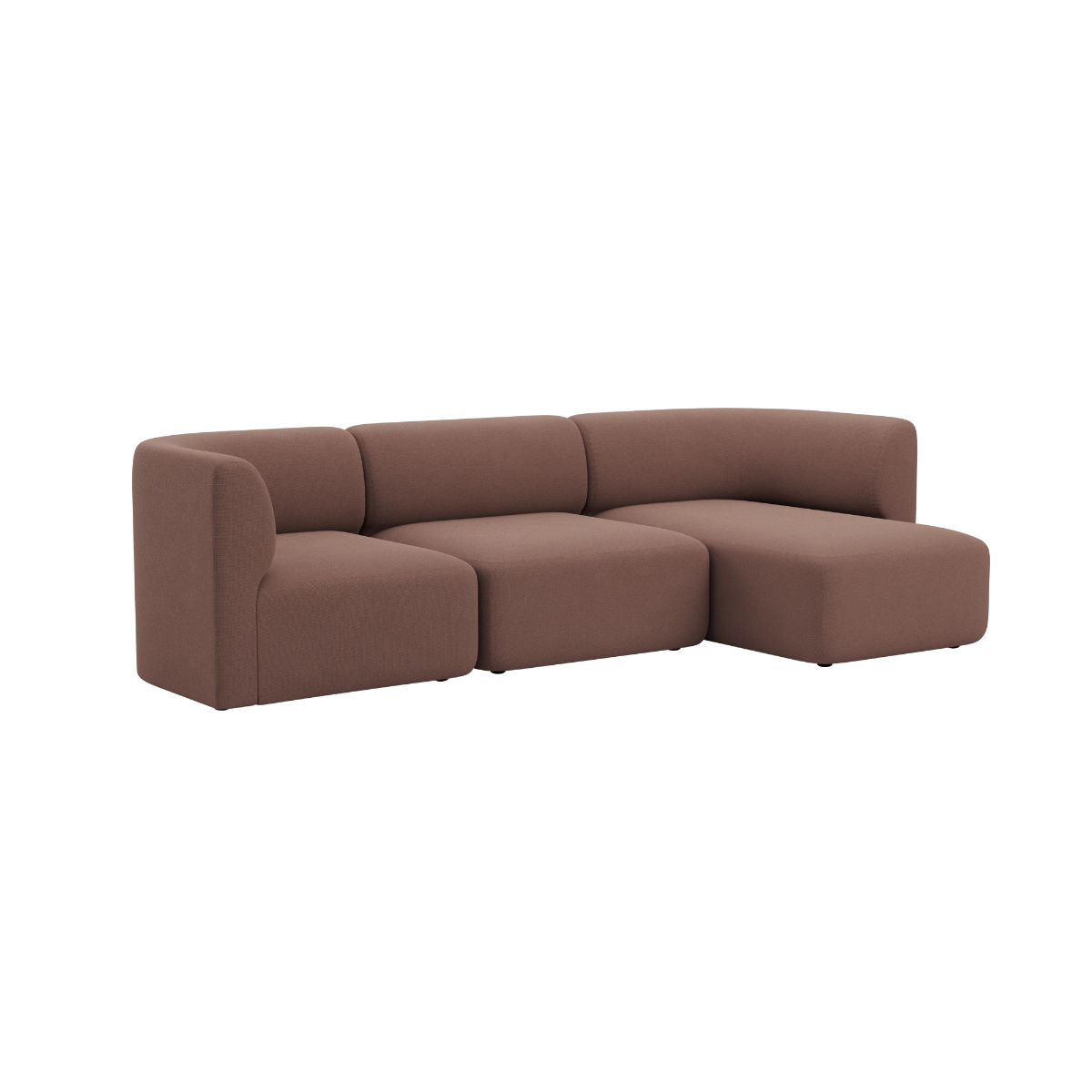 Brun Fjord sofa fra sackit med tre sitteplasser og høyrevendt sjeselong myke avrundede former og rolig skandinavisk design for stuen