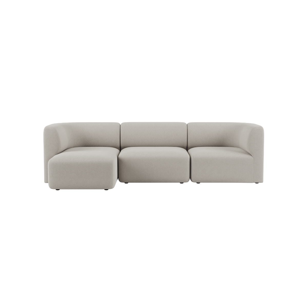 sackit Fjord sofa med tre sitteplasser og venstrevendt sjeselong i lyst mykt stoff skandinavisk design for moderne nordiske hjem